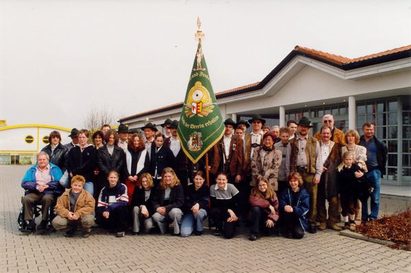 Delegation zur Abholung der neuen Fahne in Schierling